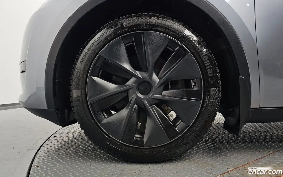 Tesla Model Y RWD 2025 — thumbnail 5