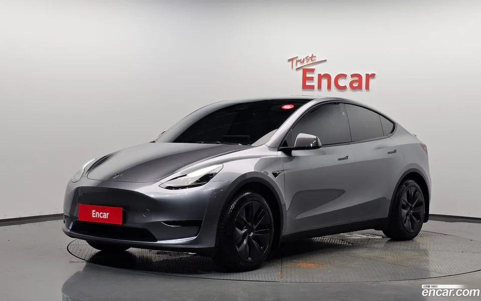 Tesla Model Y RWD 2025 — photo 1, buy with delivery to Moscow