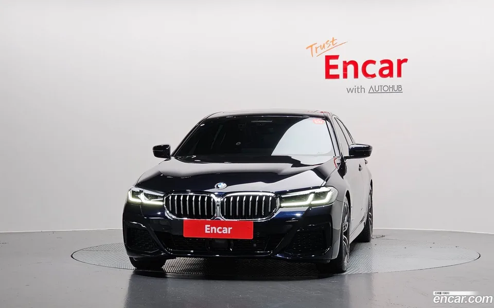 BMW 5 Series 520i M 2023 — thumbnail 3