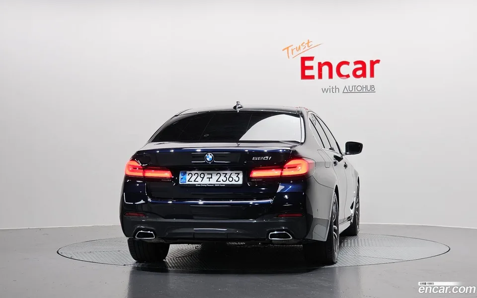 BMW 5 Series 520i M 2023 — thumbnail 4