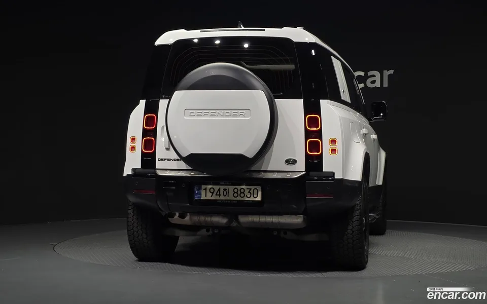 Land Rover Defender 110 D250 SE 2023 — thumbnail 4