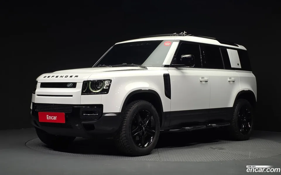 Land Rover Defender 110 D250 SE 2023 — photo 1, buy with delivery to Moscow