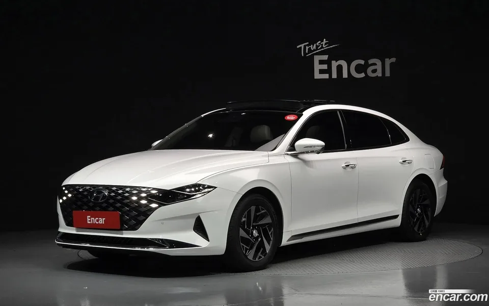 Hyundai Grandeur IG Hybrid 2022 — photo 1, buy with delivery to Moscow