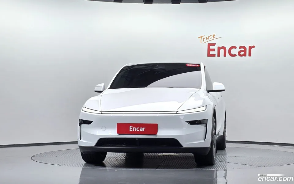 Tesla Model Y AWD 2025 — thumbnail 3