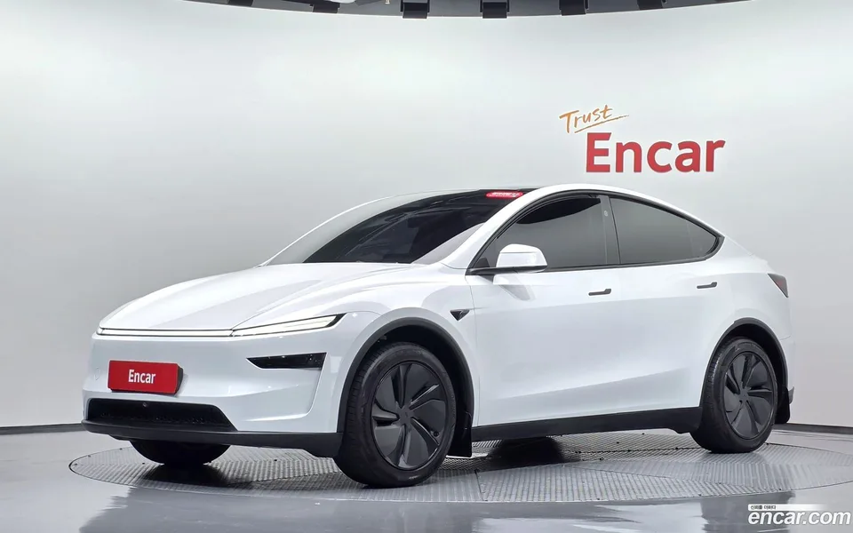 Tesla Model Y AWD 2025 — photo 1, buy with delivery to Moscow