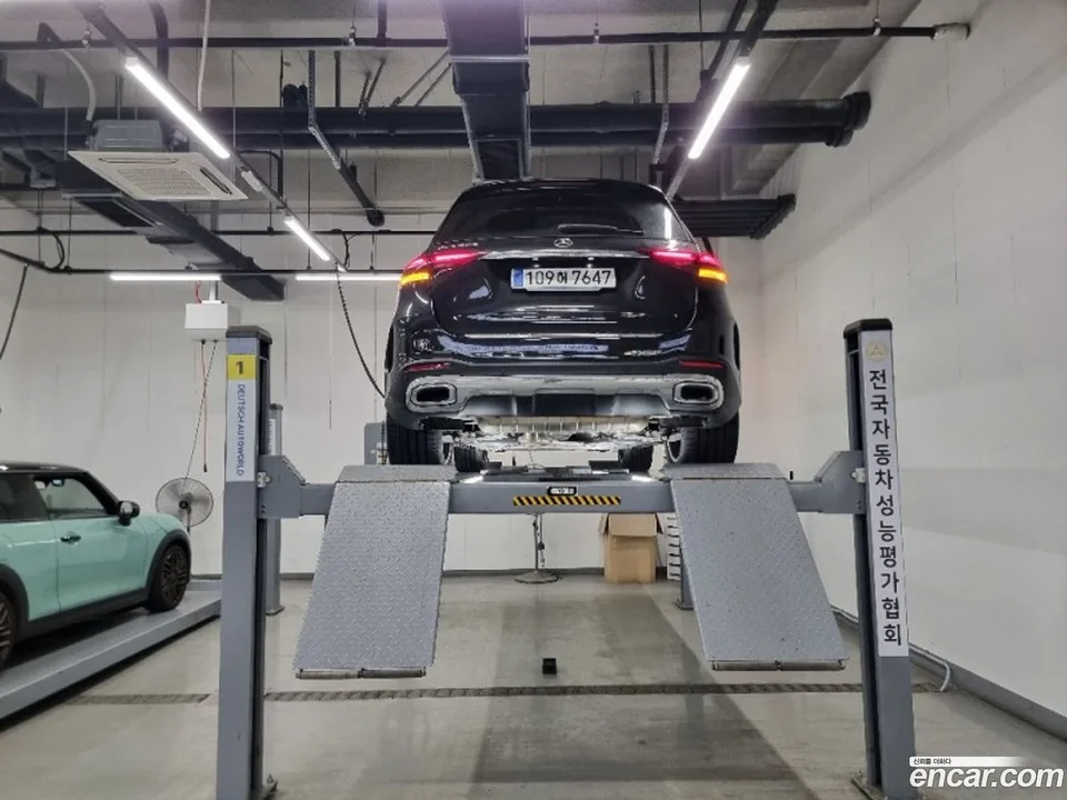 Mercedes-Benz GLE-Class GLE450 4MATIC 2025 — thumbnail 2