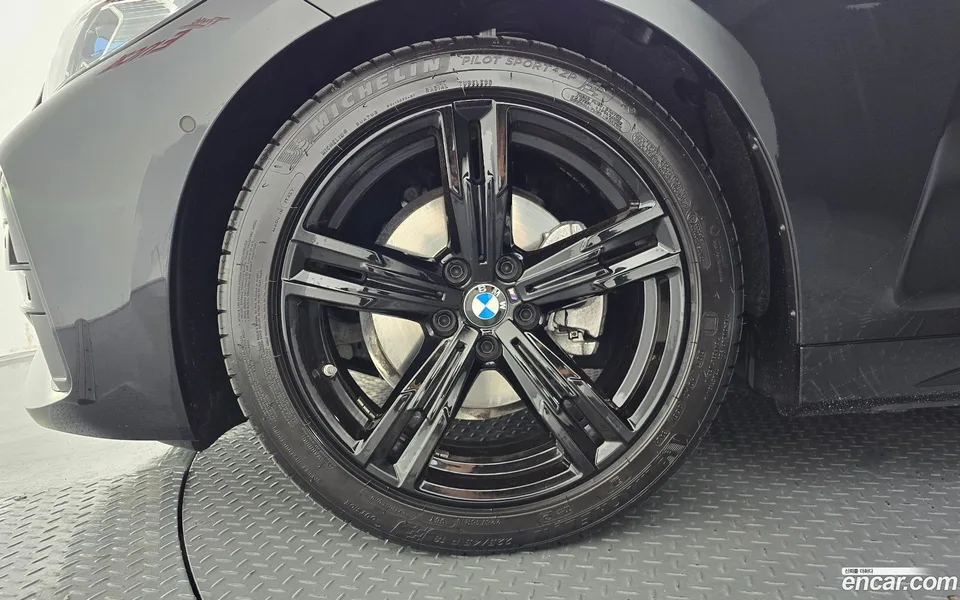 BMW 4 Series 420i M 2022 — thumbnail 5