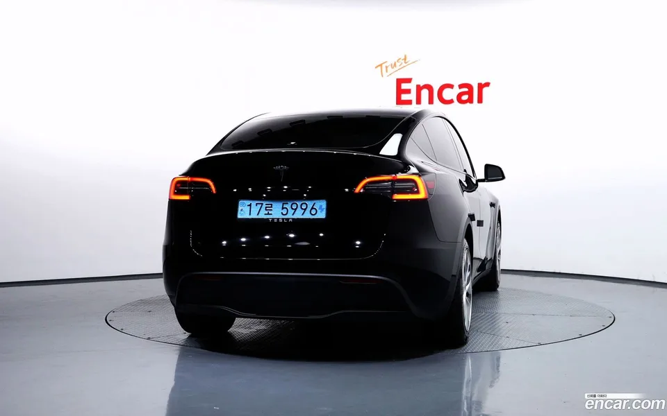 Tesla Model Y RWD 2023 — thumbnail 4