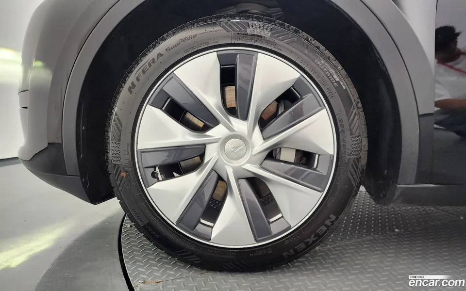 Tesla Model Y RWD 2023 — thumbnail 5