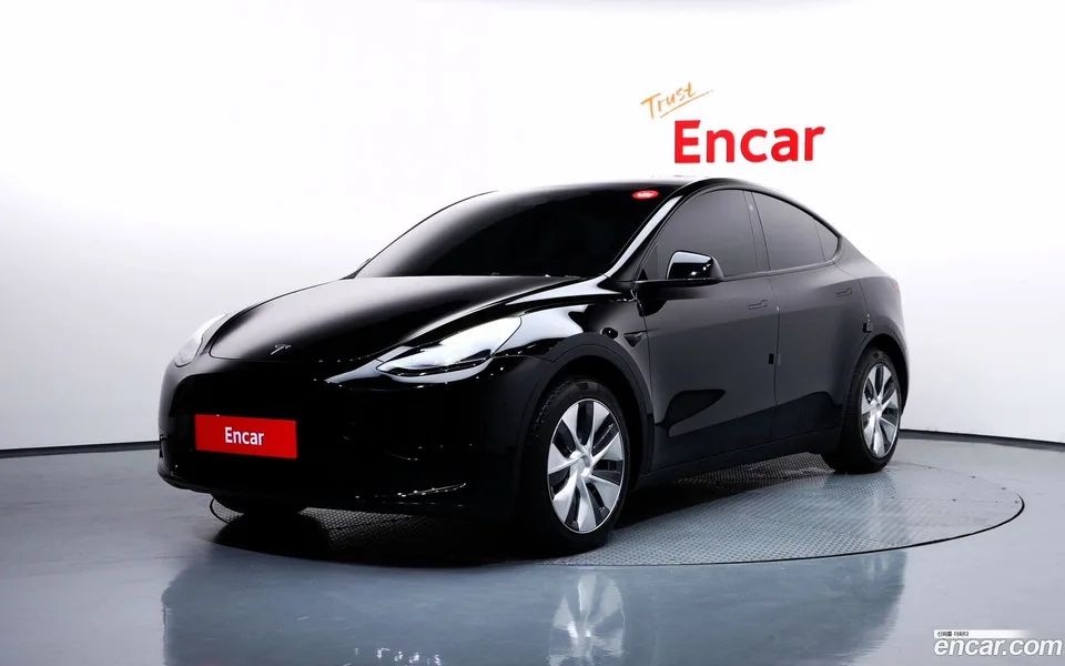 Tesla Model Y RWD 2023 — photo 1, buy with delivery to Moscow