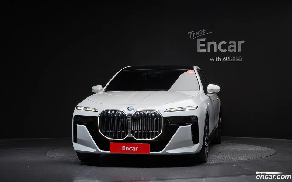 BMW i7 xDrive 60 M 2023 — thumbnail 3