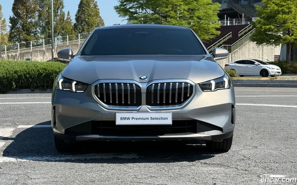 BMW 5 Series 523d 2025 — thumbnail 3