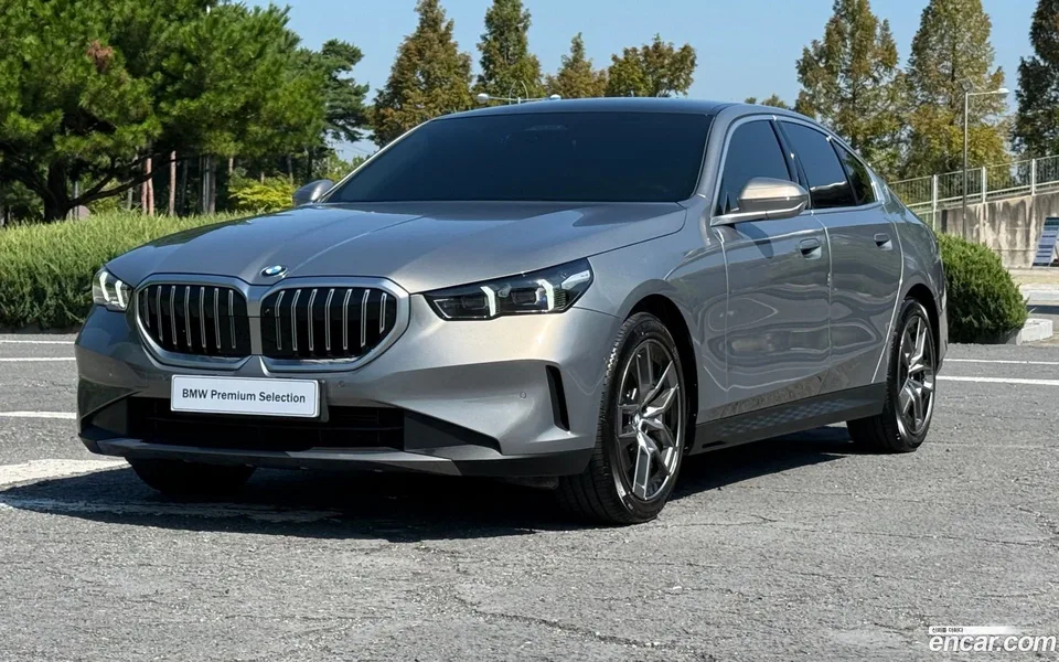 BMW 5 Series 523d 2025 — photo 1, buy with delivery to Moscow