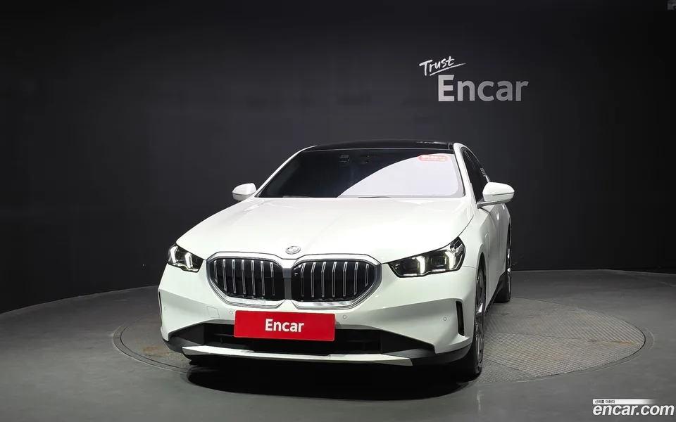 BMW 5 Series 530e 2025 — thumbnail 3