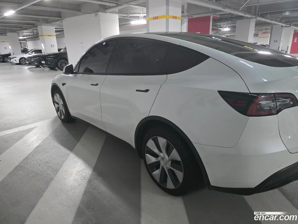 Tesla Model Y AWD 2022 — thumbnail 3
