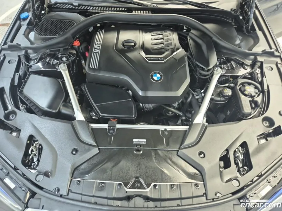 BMW 5 Series 530i M 2023 — thumbnail 2