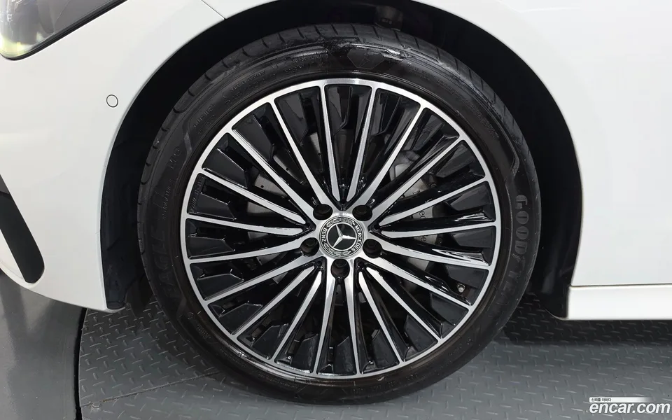 Mercedes-Benz CLE-Class CLE200 2025 — thumbnail 5