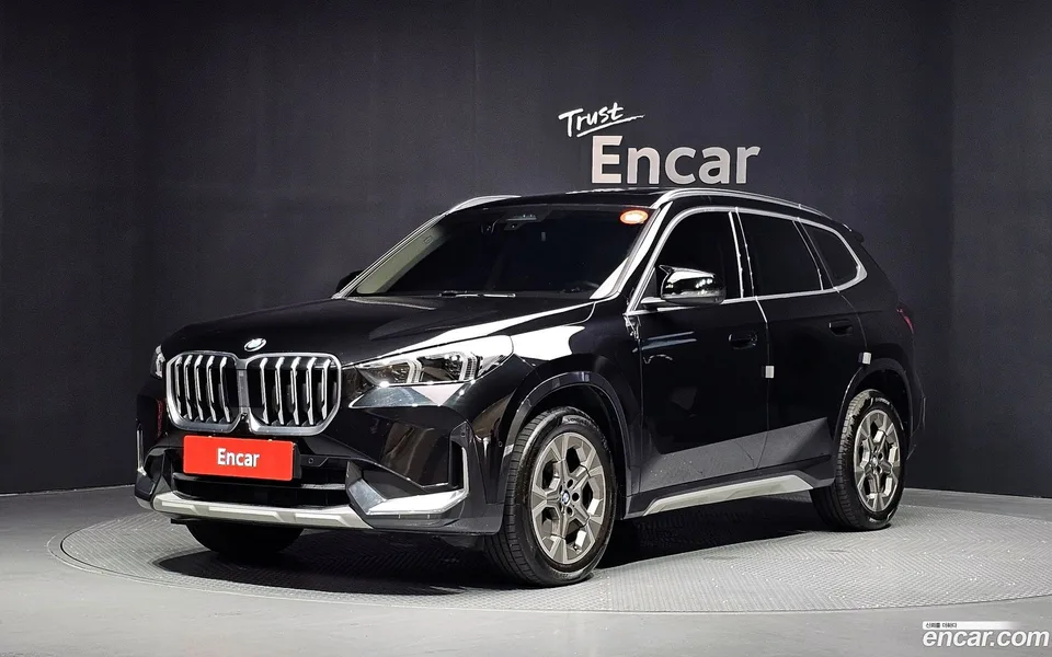BMW X1 sDrive 20i xLine 2023 — photo 1, buy with delivery to Moscow