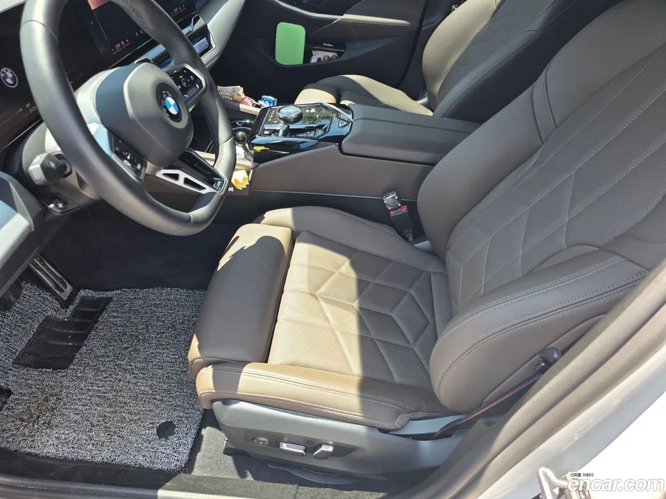 BMW 5 Series 520i 2024 — миниатюра 2