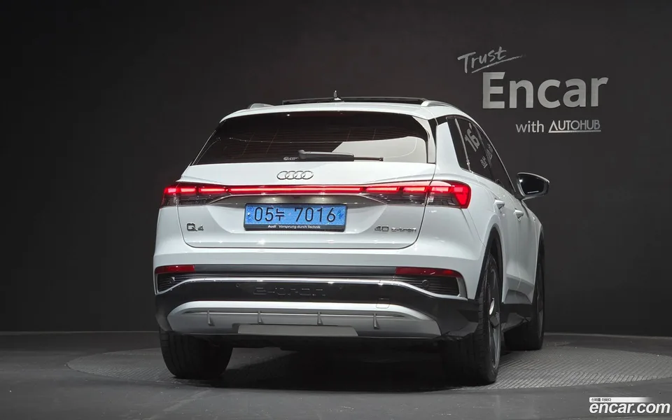 Audi Q4 e-tron 40 2023 — thumbnail 4