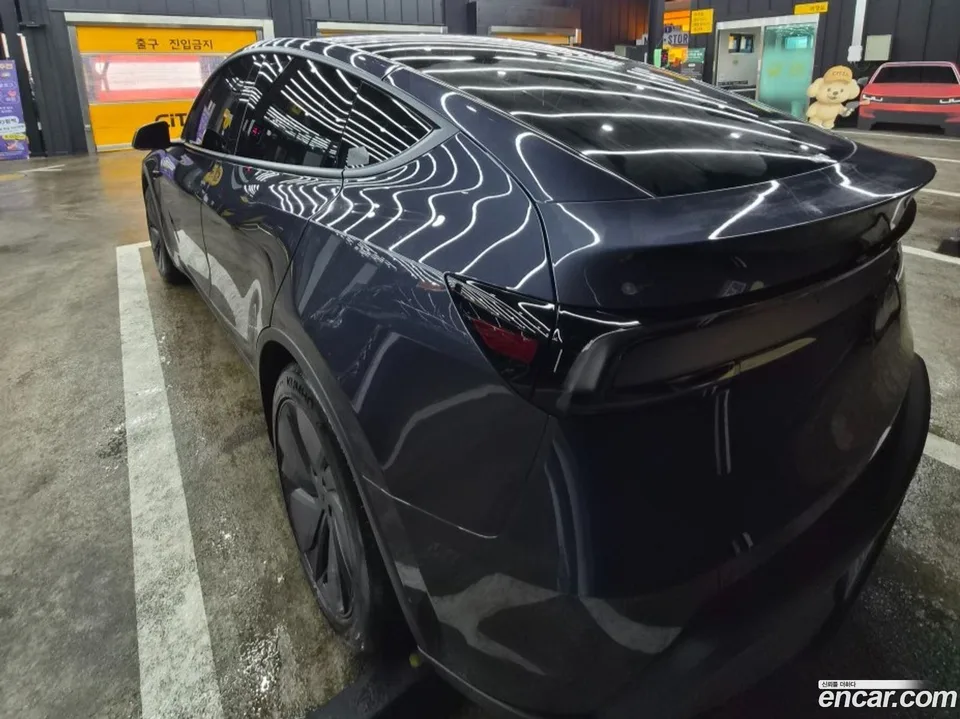 Tesla Model Y RWD 2026 — thumbnail 4