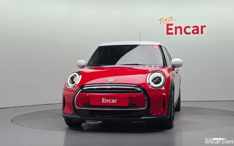 MINI Cooper 5 2023 — thumbnail 3