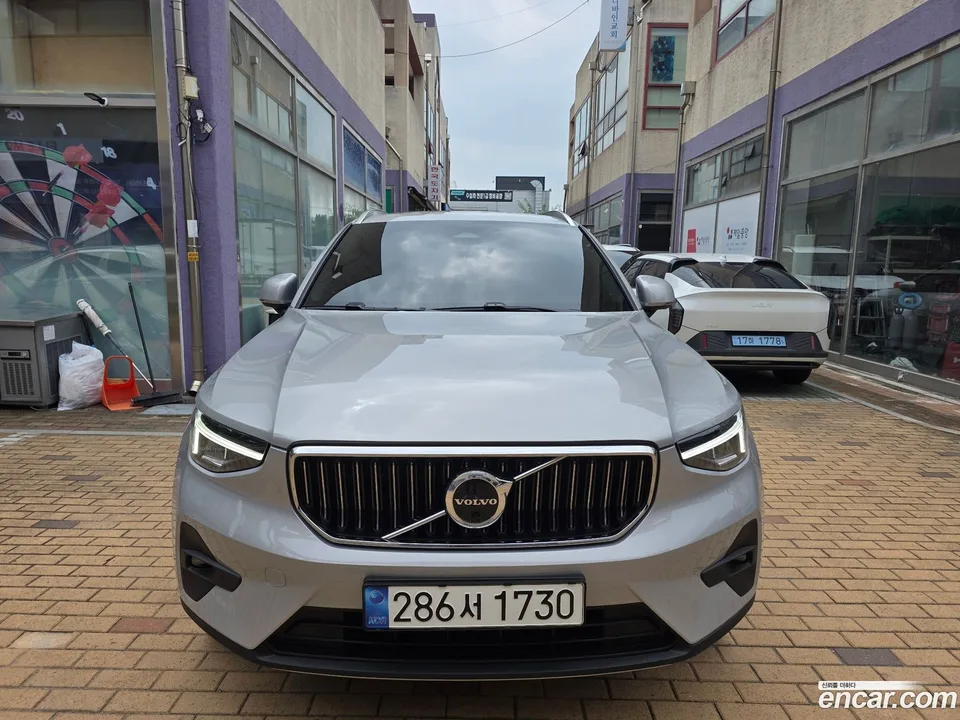 Volvo XC40 B4 2022 — thumbnail 3