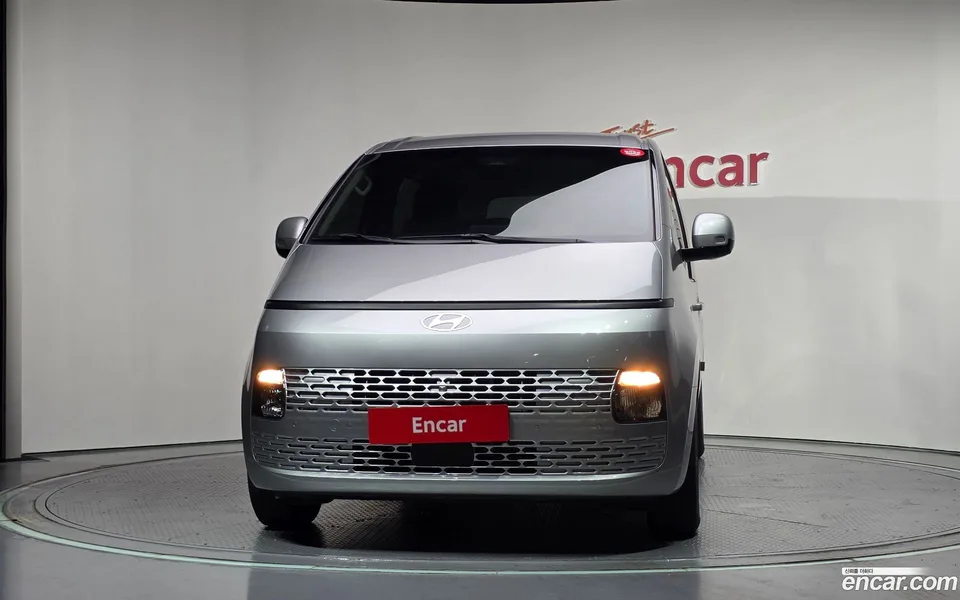 Hyundai Staria 9 2024 — thumbnail 3