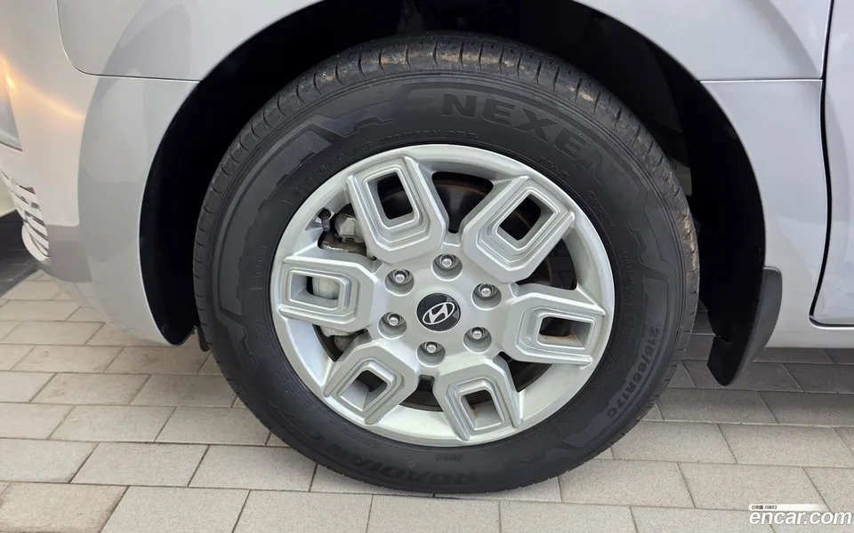 Hyundai Staria 9 2024 — thumbnail 5