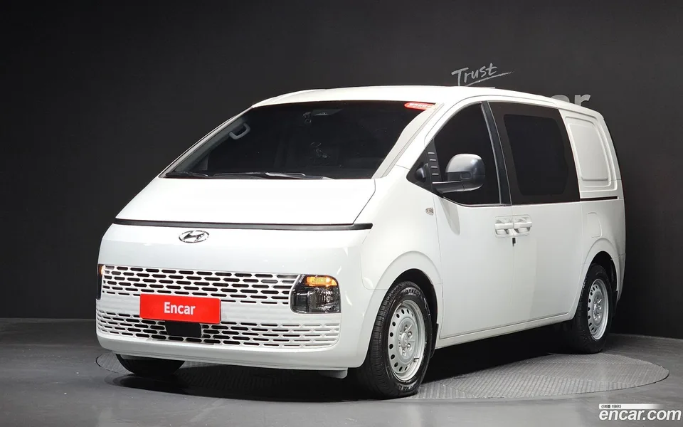 Hyundai Staria 5 2022 — photo 1, buy with delivery to Moscow