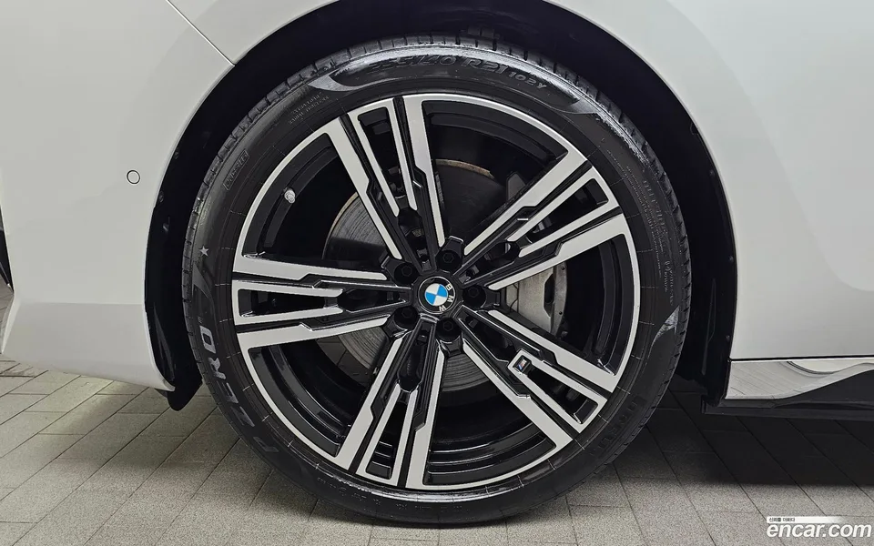 BMW i7 xDrive 60 M 2025 — thumbnail 2