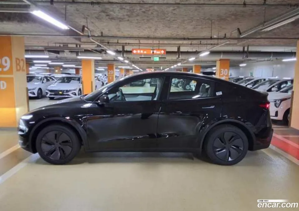 Tesla Model Y RWD 2026 — thumbnail 2