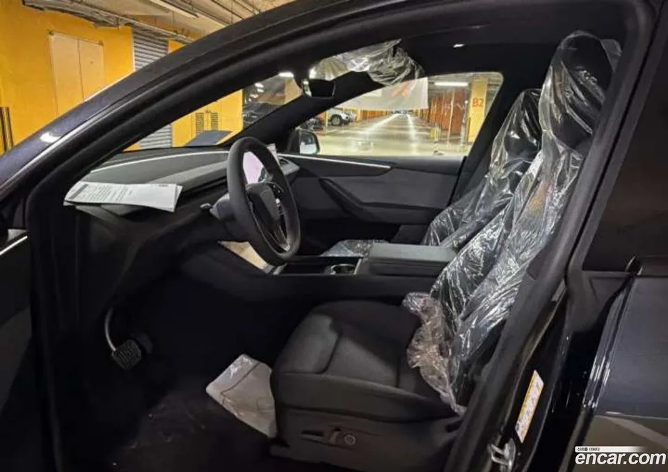 Tesla Model Y RWD 2026 — thumbnail 4