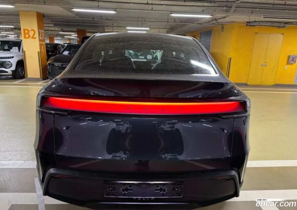 Tesla Model Y RWD 2026 — thumbnail 3