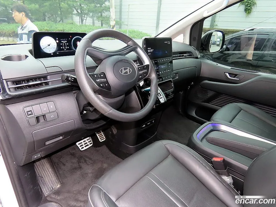 Hyundai Staria L3.5 7 2024 — thumbnail 2