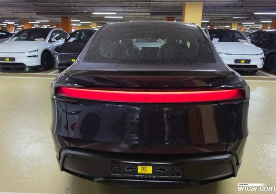 Tesla Model Y RWD 2026 — thumbnail 3