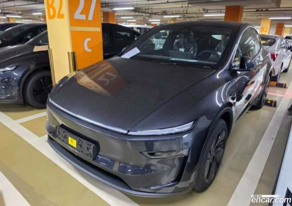 Tesla Model Y RWD 2026 — photo 1, buy with delivery to Moscow