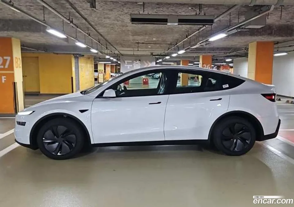 Tesla Model Y RWD 2026 — thumbnail 2