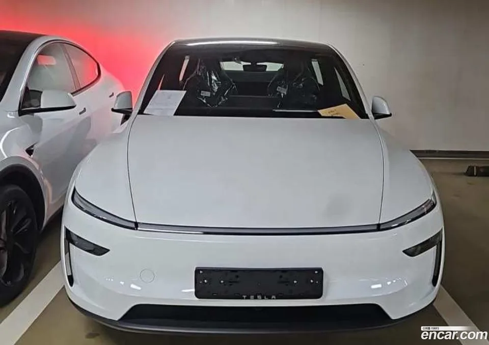 Tesla Model Y RWD 2026 — photo 1, buy with delivery to Moscow