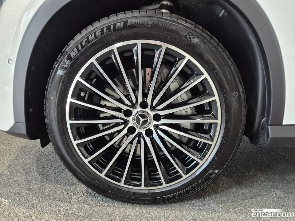 Mercedes-Benz GLC-Class GLC300 4MATIC AMG Line 2026 — thumbnail 2