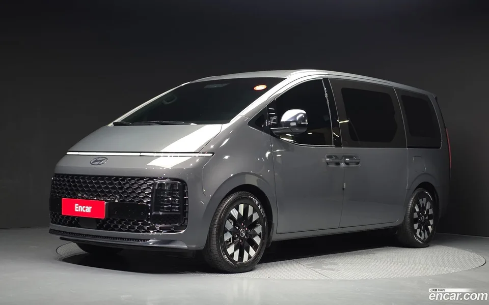 Hyundai Staria 9 2025 — photo 1, buy with delivery to Moscow
