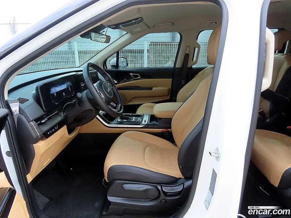 Kia Carnival 9 2023 — thumbnail 2