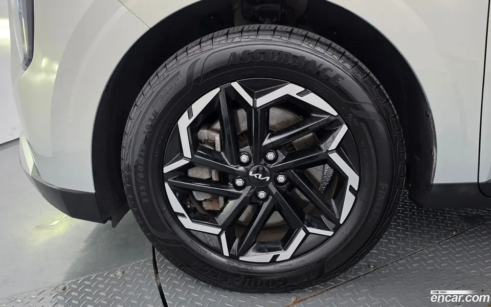 Kia Carnival 9 2023 — thumbnail 2