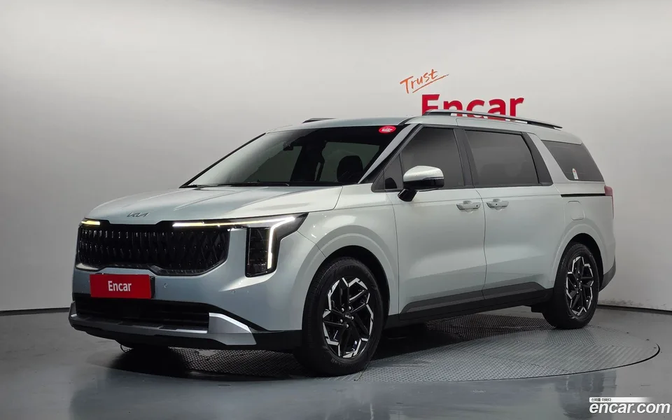Kia Carnival 9 2023 — photo 1, buy with delivery to Moscow