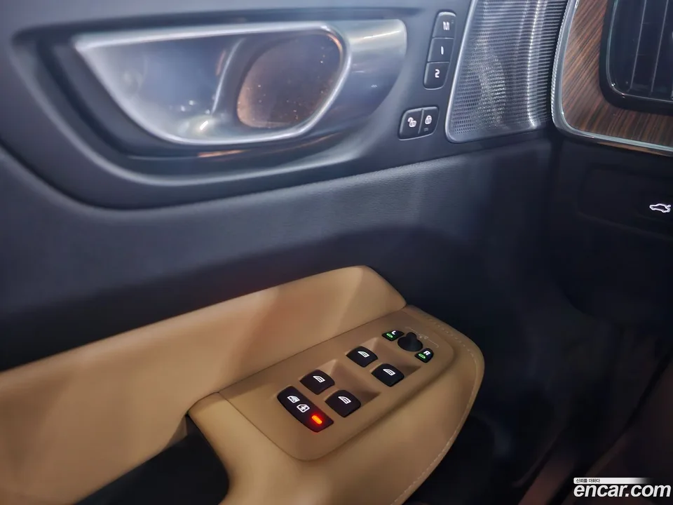 Volvo XC60 B5 2024 — thumbnail 4