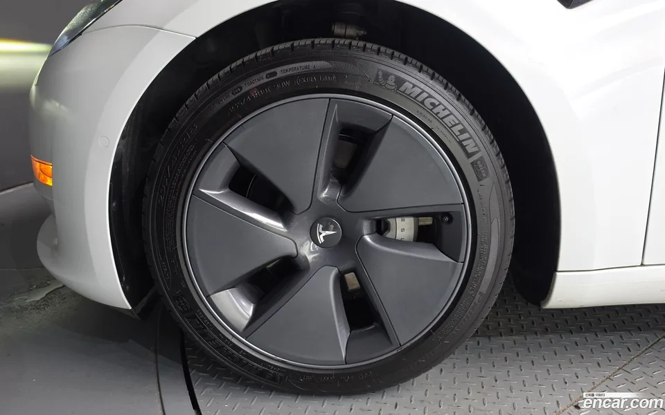 Tesla Model 3 AWD 2022 — thumbnail 2