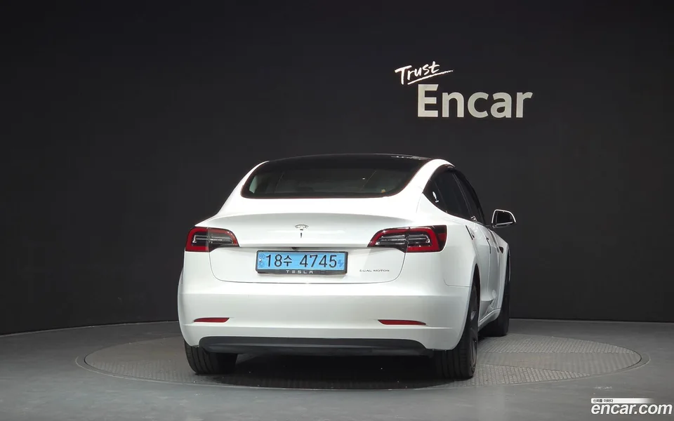 Tesla Model 3 AWD 2022 — thumbnail 4