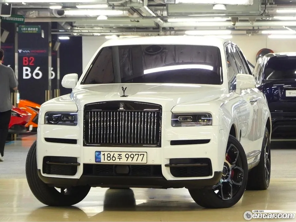 Rolls-Royce Cullinan 6.7 V12 2023 — photo 1, buy with delivery to Moscow