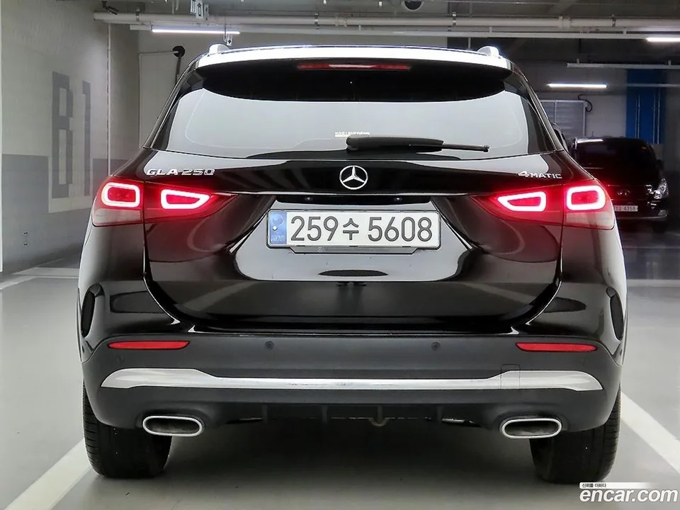 Mercedes-Benz GLA-Class GLA250 4MATIC 2023 — thumbnail 2