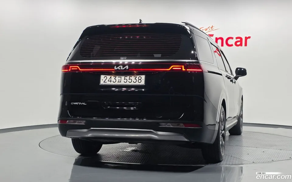 Kia Carnival 9 2023 — thumbnail 4